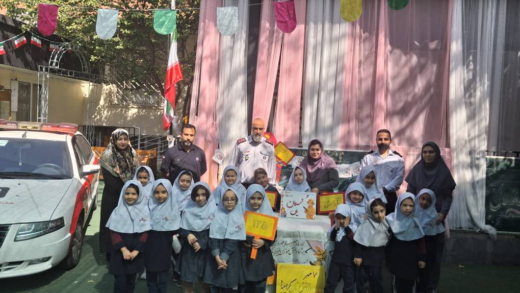 گرامیداشت روز آتش‌نشانی با حضور آتش‌نشانان در دبستان ستاره جاوید