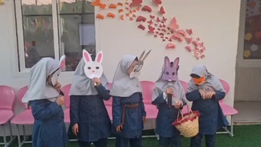 اجرای نمایش مدرسه خرگوشها مربوط به درس فارسی پایه دوم