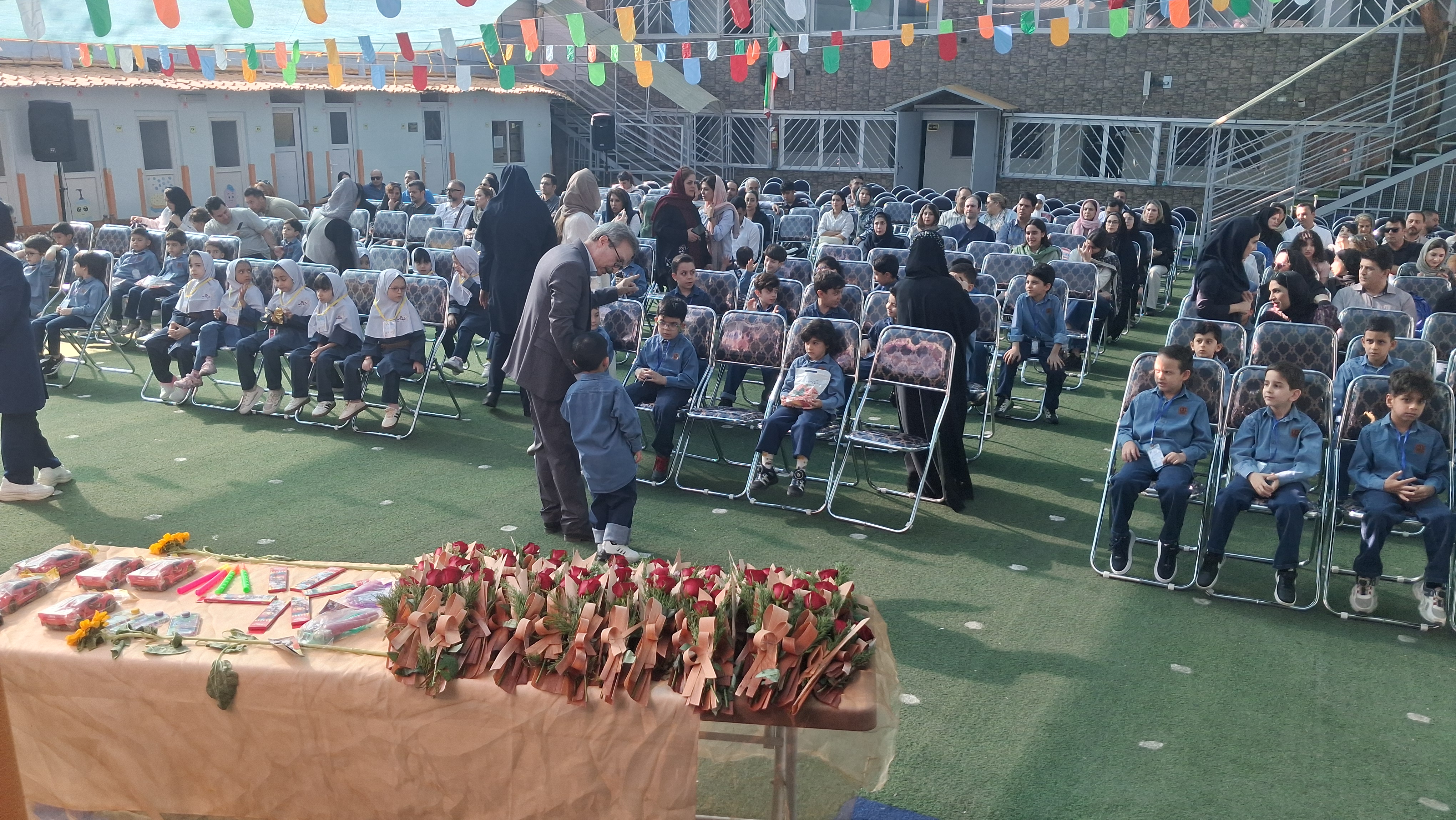 جشن شکوفه‌ها در مدرسه جاوید برگزار شد 🌸