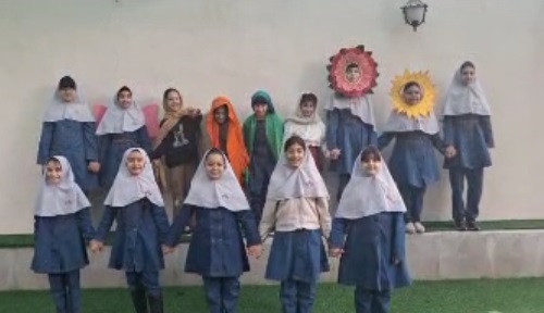 نمایش پروانه مغرور و راز گل سرخ کاری از دانش آموزان پایه پنجم